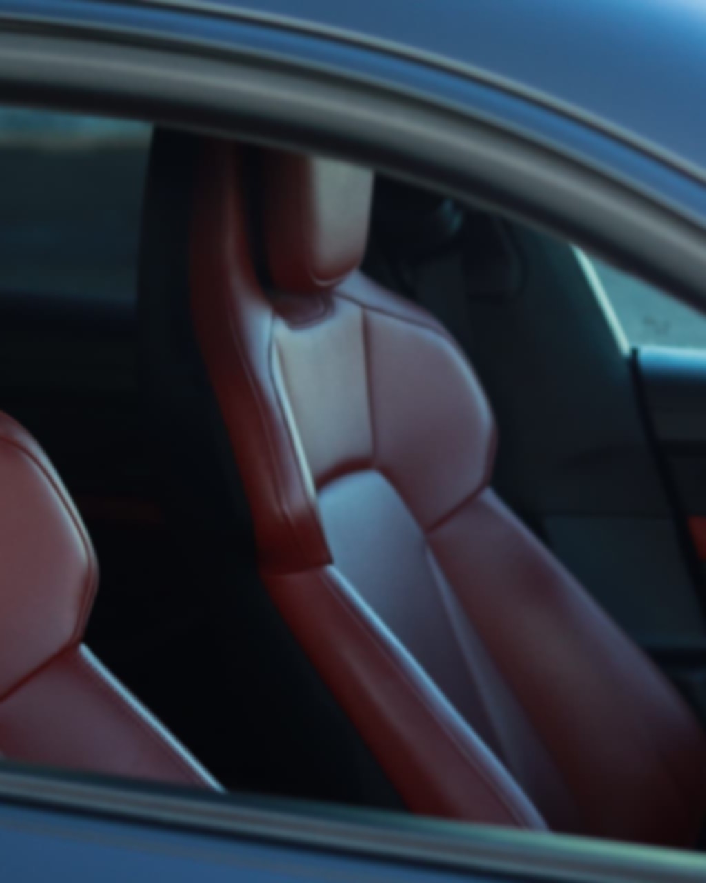 Interior de automóvel em pele vermelha